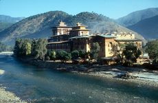 1091_bhutan_1994_dzong in punakha.jpg